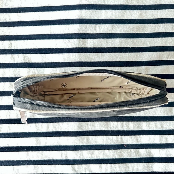 Authentic CHANEL canvas beauty pouch vintage rare - Picture 6 of 13